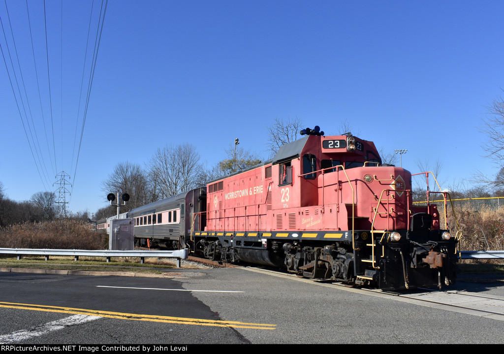 M&E GP7u # 23 leads the first train of the day across the Algonquin Parkway Grade Crossing 